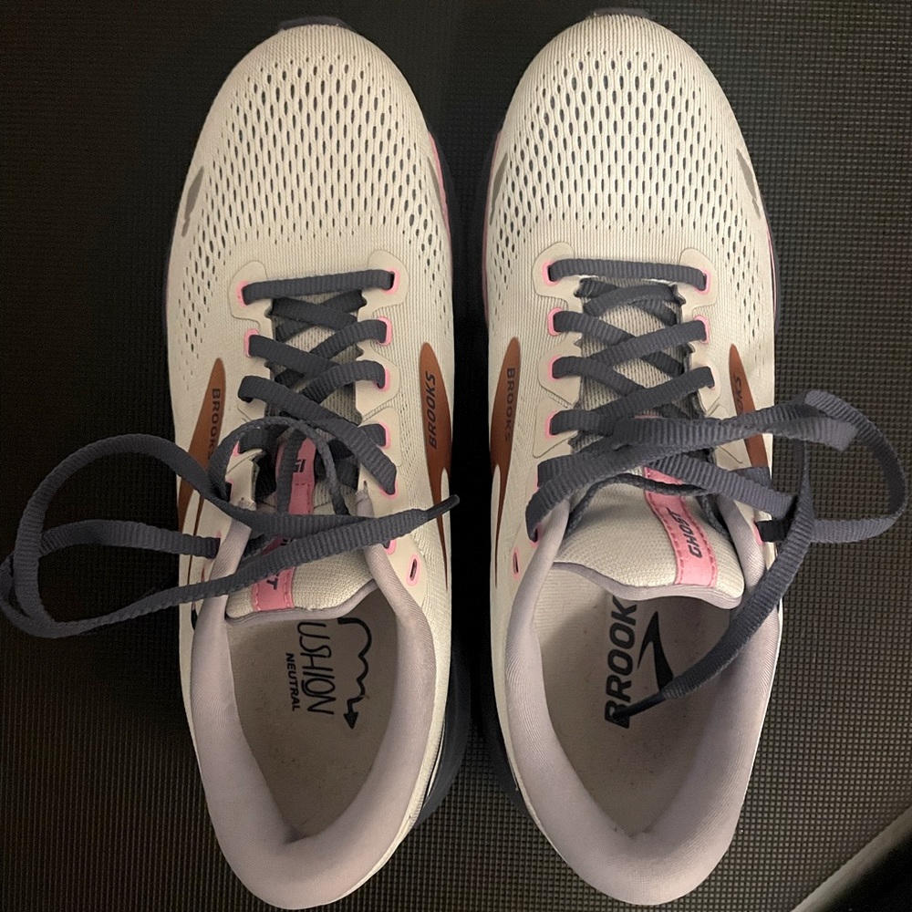 Brooks Ghost 15 women’s size 8